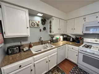 Photo #6: 2494477 Listing