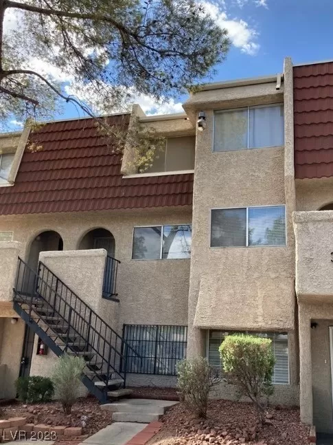 MLS: 2494482 Condo For Sale