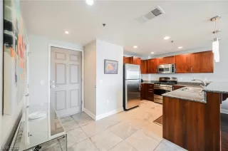 Photo #2: 2494490 Listing