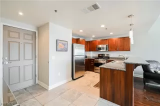 Photo #3: 2494490 Listing