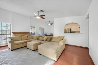 Photo #3: 2494498 Listing 