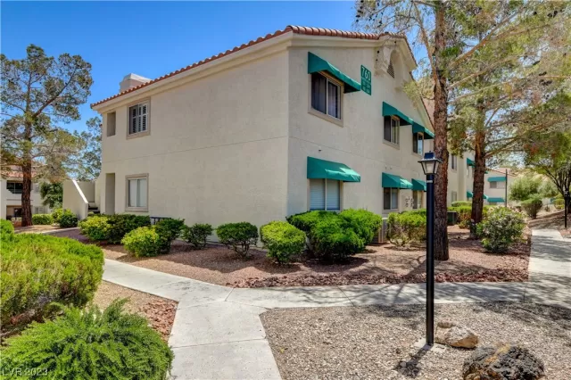 MLS: 2494509 Condo For Sale