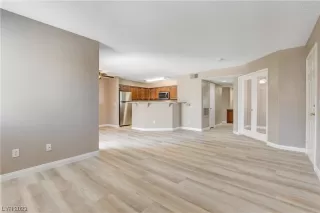 Photo #6: 2494509 Listing 