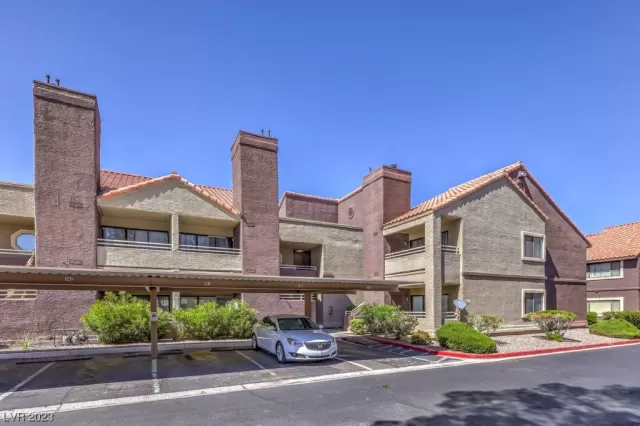 MLS: 2494515 Condo For Sale