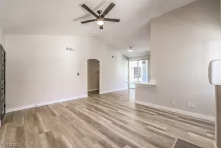 Photo #2: 2494525 Listing 