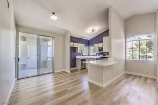 Photo #3: 2494525 Listing 