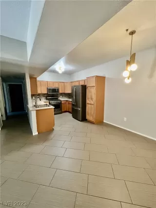 Photo #2: 2494548 Listing 