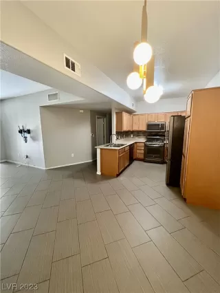 Photo #3: 2494548 Listing 