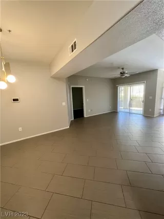 Photo #4: 2494548 Listing 