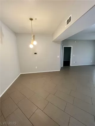 Photo #5: 2494548 Listing 