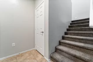 Photo #3: 2494552 Listing