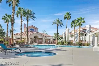 Photo #2: 2494596 Listing 