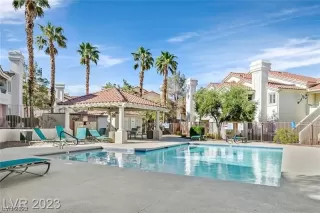 Photo #3: 2494596 Listing 