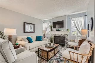 Photo #6: 2494596 Listing 