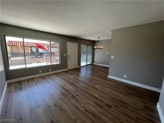 Photo #3: 2494616 Listing