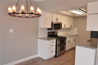 Photo #6: 2494616 Listing