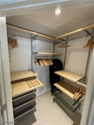 Photo #4: 2494631 Listing 