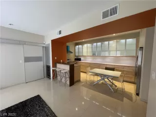 Photo #6: 2494631 Listing 