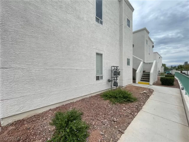 MLS: 2494638 Condo For Sale