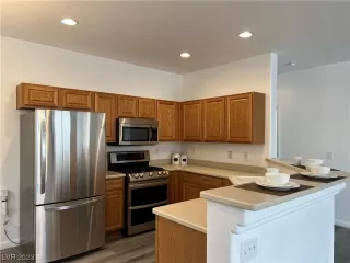 Photo #2: 2494675 Listing