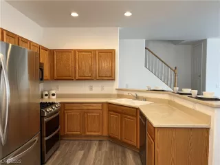 Photo #4: 2494675 Listing