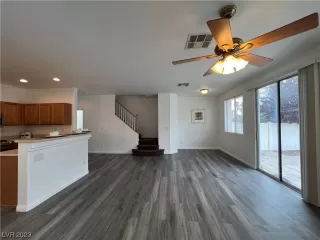 Photo #5: 2494675 Listing