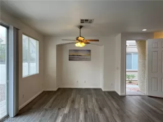 Photo #6: 2494675 Listing