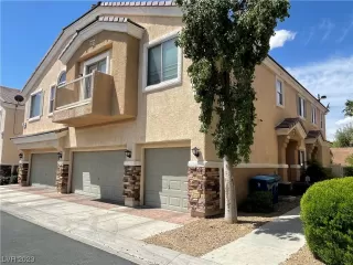 Photo #1: 2494695 Listing 