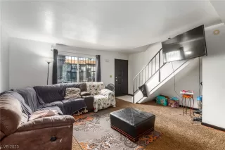Photo #5: 2494710 Listing 