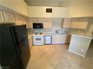 Photo #3: 2494716 Listing 