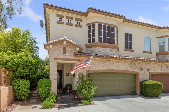 MLS: 2494718 Condo For Sale