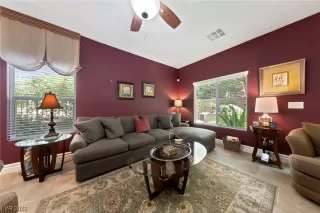 Photo #4: 2494718 Listing