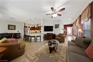 Photo #5: 2494718 Listing