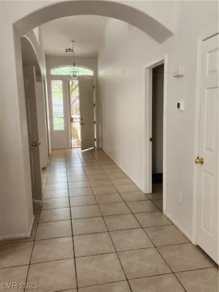 Photo #2: 2494728 Listing 