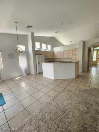 Photo #4: 2494728 Listing 