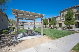 Photo #4: 2494736 Listing