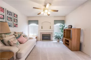 Photo #4: 2494738 Listing