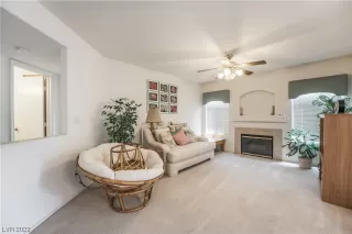 Photo #5: 2494738 Listing