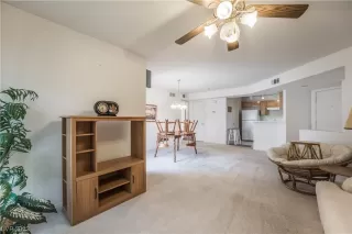 Photo #6: 2494738 Listing