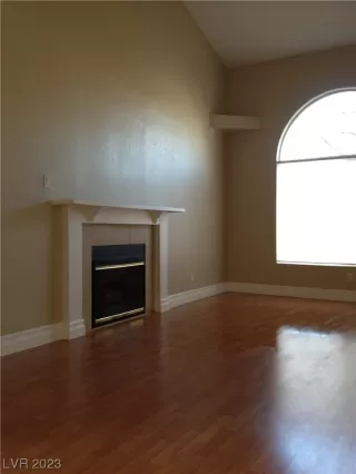 Photo #3: 2494748 Listing 