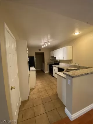 Photo #6: 2494748 Listing 