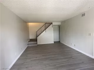 Photo #2: 2494749 Listing 