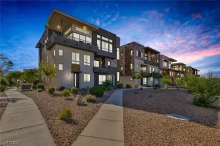 Photo #2: 2494771 Listing 