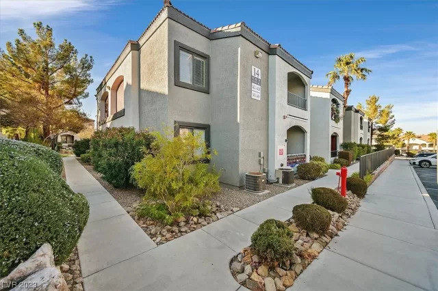 MLS: 2494791 Condo For Sale