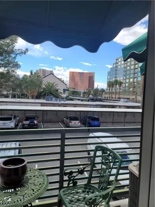 Photo #1: 2494826 Listing 