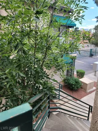 Photo #2: 2494826 Listing 