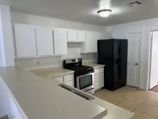 Photo #2: 2494862 Listing