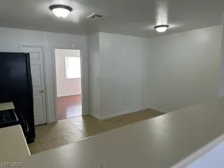 Photo #3: 2494862 Listing