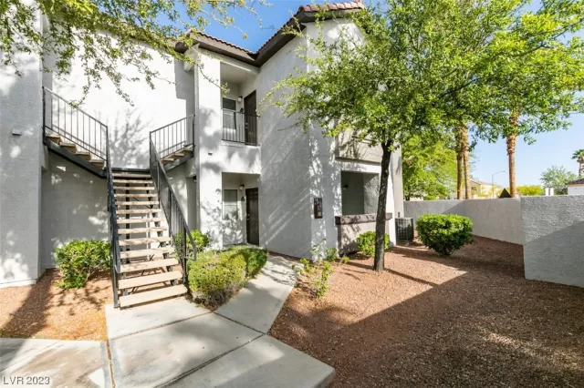 MLS: 2494885 Condo For Sale