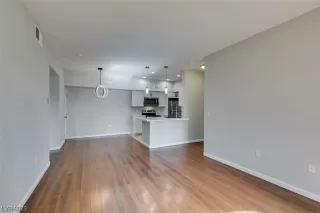 Photo #5: 2494885 Listing 